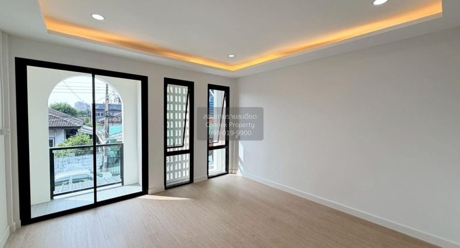 For sale 2 ベッドルーム townhouse in Lat Phrao, Bangkok