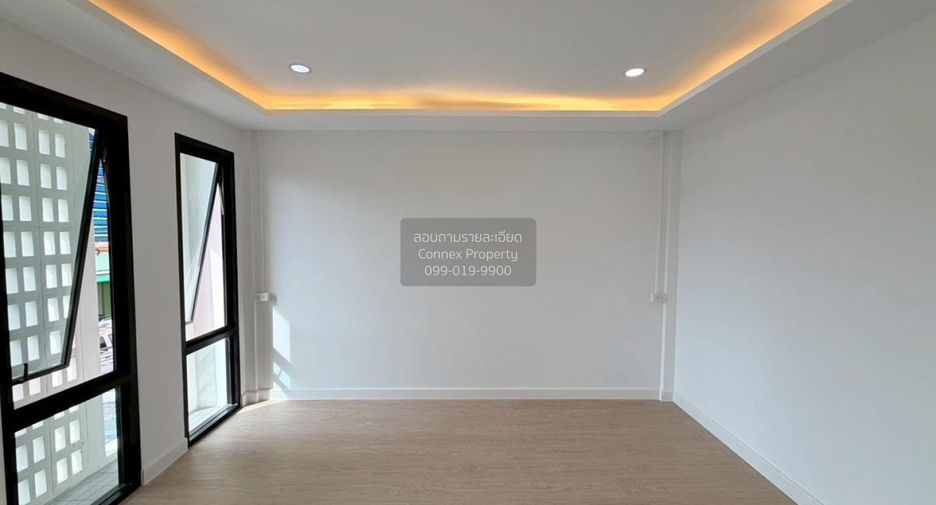 For sale 2 ベッドルーム townhouse in Lat Phrao, Bangkok