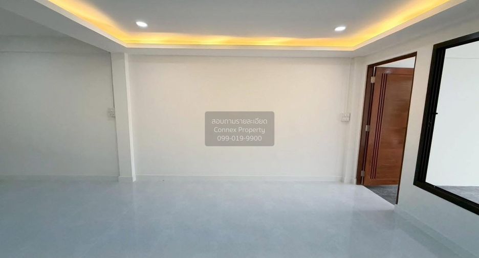 For sale 2 ベッドルーム townhouse in Lat Phrao, Bangkok