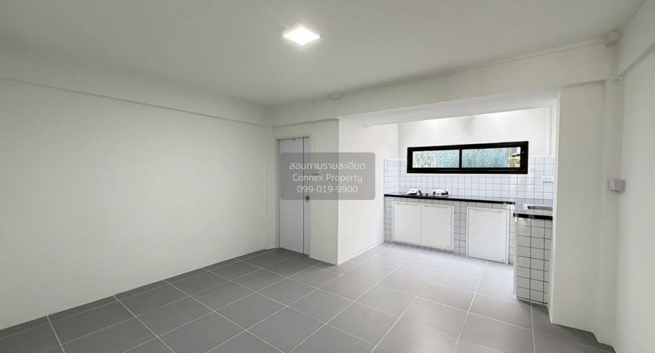 For sale 2 ベッドルーム townhouse in Lat Phrao, Bangkok