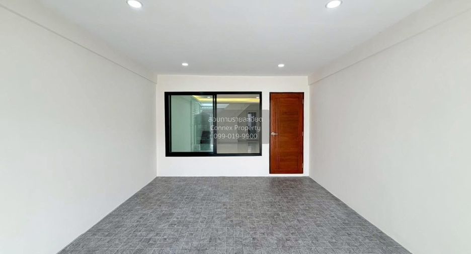 For sale 2 ベッドルーム townhouse in Lat Phrao, Bangkok