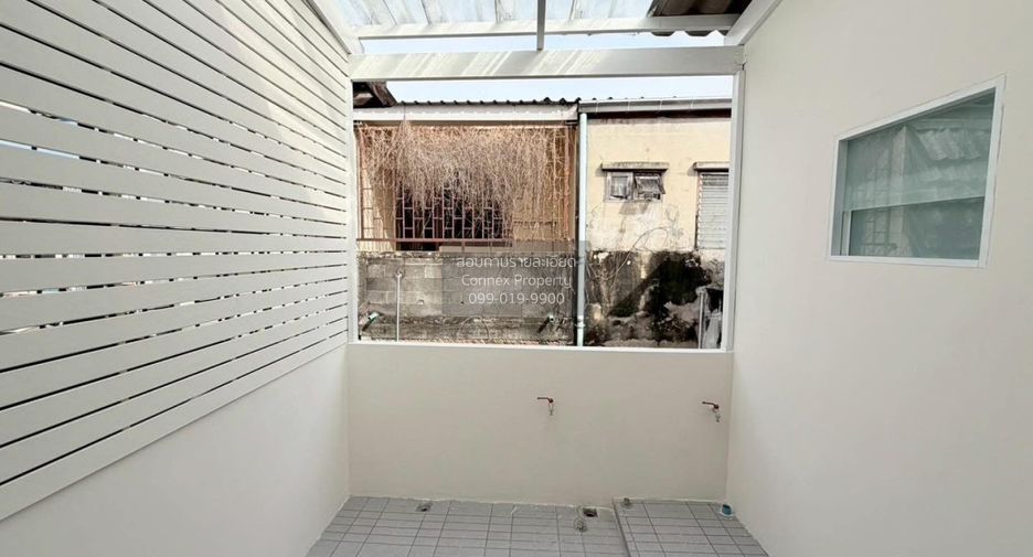 For sale 2 ベッドルーム townhouse in Lat Phrao, Bangkok