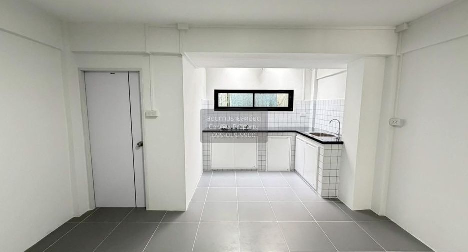 For sale 2 ベッドルーム townhouse in Lat Phrao, Bangkok