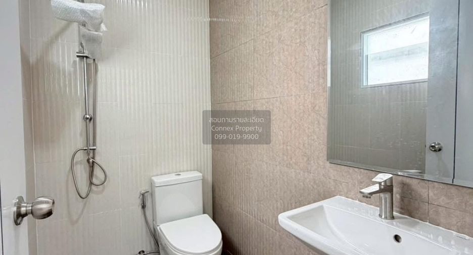 For sale 2 ベッドルーム townhouse in Lat Phrao, Bangkok