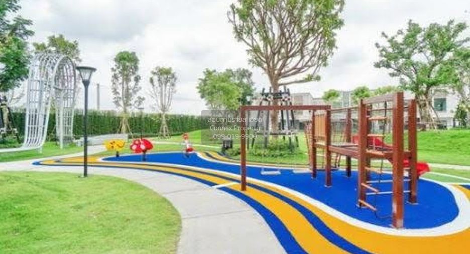 For rent 3 bedrooms townhouse in Bang Phli, Samut Prakan