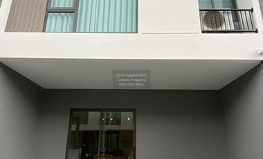 For rent 3 bedrooms townhouse in Bang Phli, Samut Prakan