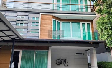 Casa en alquiler de 5 habitaciones en Chatuchak, Bangkok