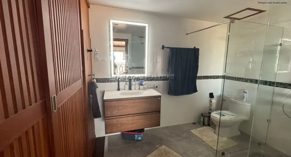 For sale 3 ベッドルーム condo in Bang Lamung, Chonburi