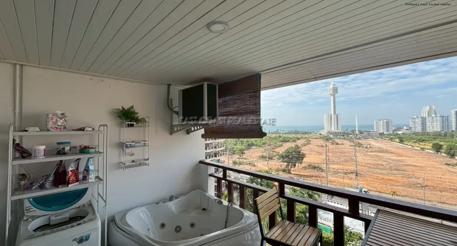 For sale 3 ベッドルーム condo in Bang Lamung, Chonburi