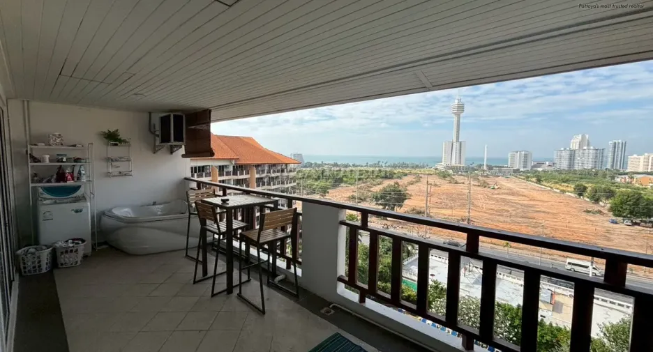 For sale 3 ベッドルーム condo in Bang Lamung, Chonburi