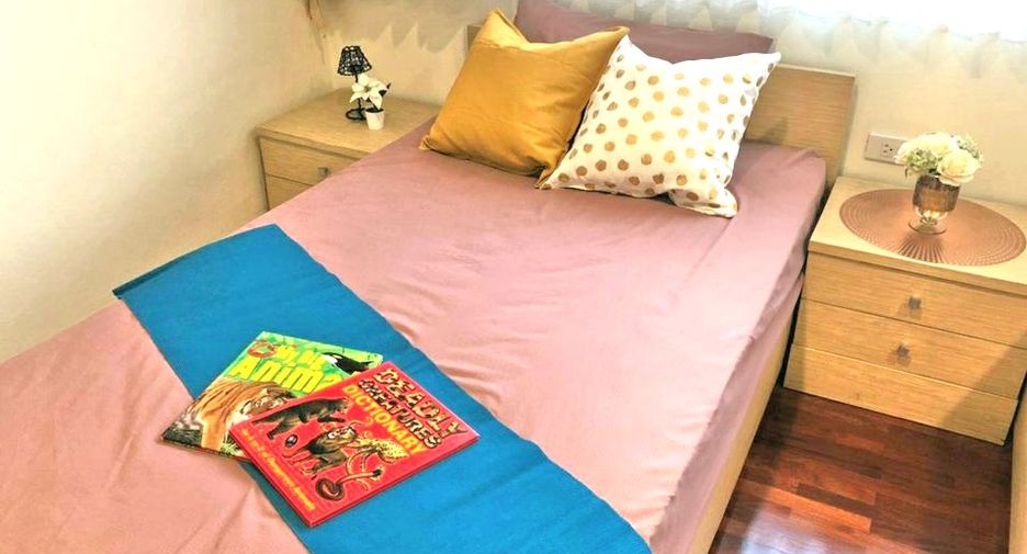 For rent 2 bedrooms condo in Watthana, Bangkok