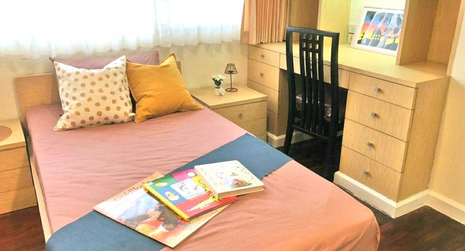 For rent 2 bedrooms condo in Watthana, Bangkok