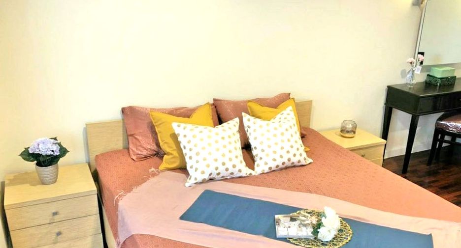For rent 2 bedrooms condo in Watthana, Bangkok