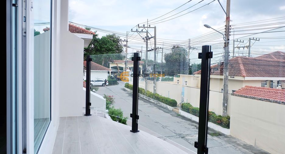 For sale 4 bedrooms house in Bang Lamung, Chonburi