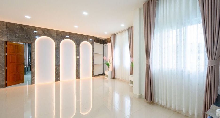 For sale 4 bedrooms house in East Pattaya, Pattaya
