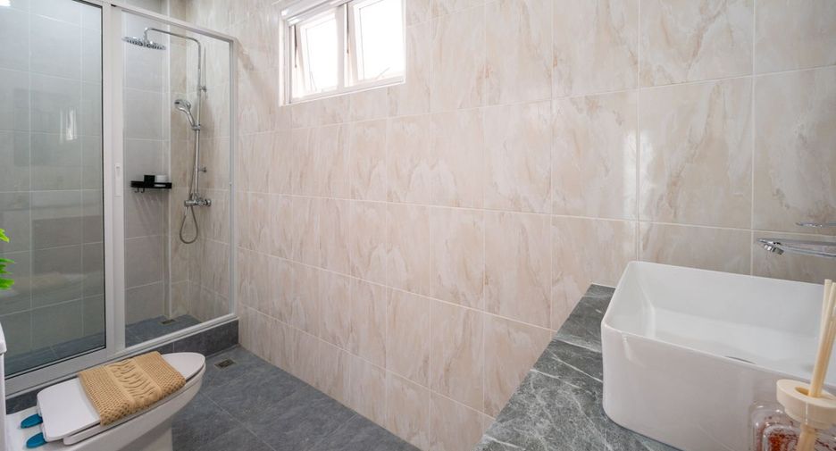 For sale 4 bedrooms house in East Pattaya, Pattaya