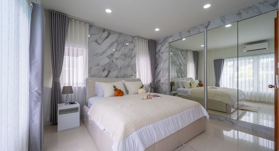 For sale 4 bedrooms house in East Pattaya, Pattaya