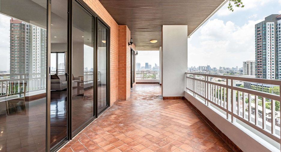 Condo en alquiler de 4 habitaciones en Sathon, Bangkok