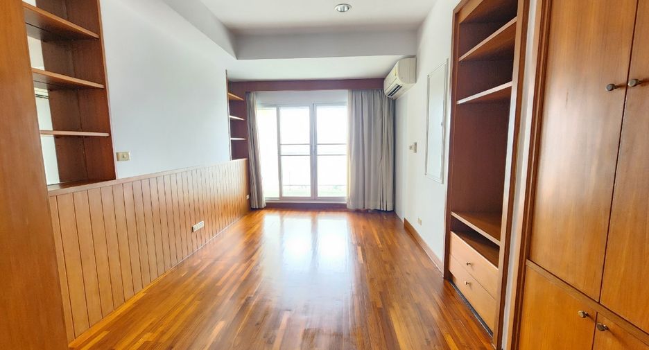 À louer 3 chambres condo à Yan Nawa, Bangkok