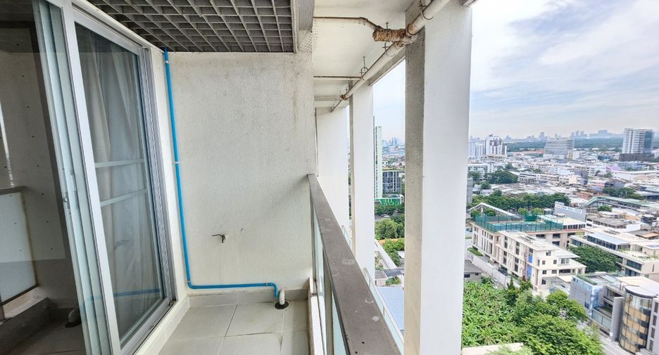 À louer 3 chambres condo à Yan Nawa, Bangkok