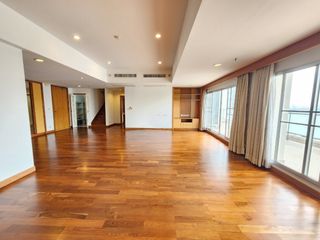 For rent 3 bedrooms condo in Yan Nawa, Bangkok
