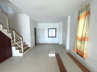 For sale 3 ベッドルーム townhouse in Si Racha, Chonburi