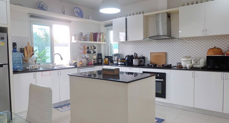 Haus zum Kauf mit 5 Zimmer in Bang Lamung, Chonburi