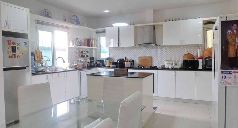 Haus zum Kauf mit 5 Zimmer in Bang Lamung, Chonburi