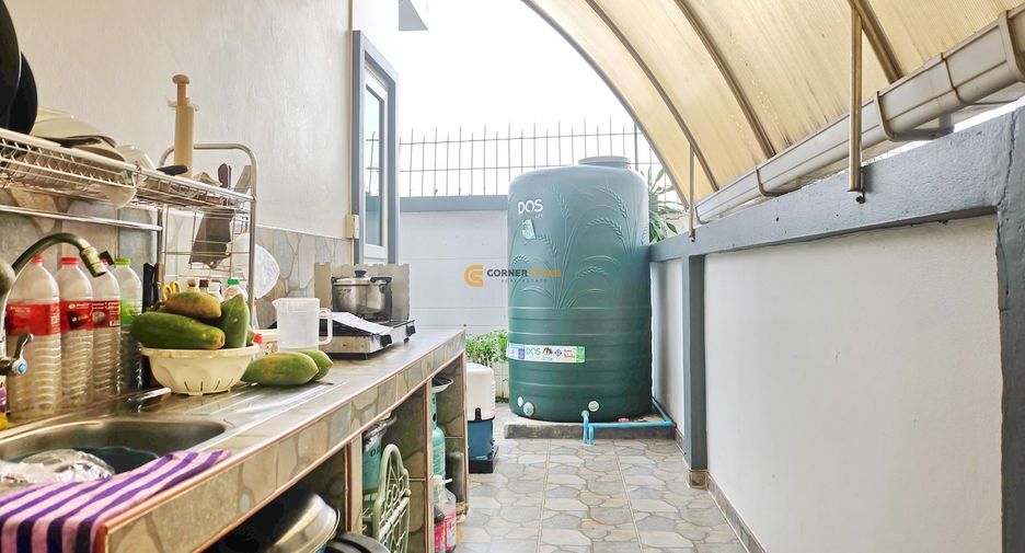 Haus zum Kauf mit 5 Zimmer in Bang Lamung, Chonburi
