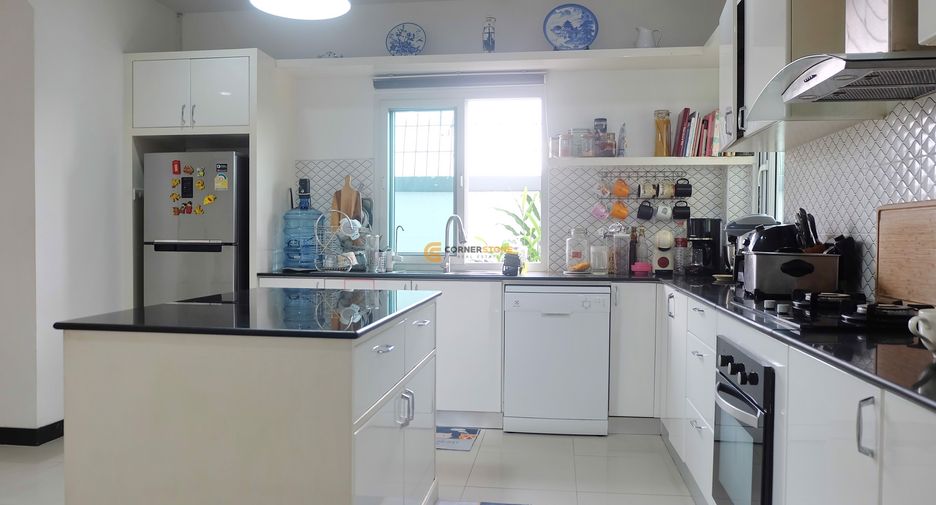Haus zum Kauf mit 5 Zimmer in Bang Lamung, Chonburi