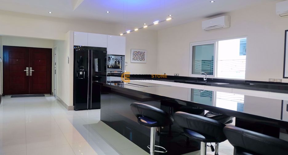 For sale 4 bedrooms house in Bang Lamung, Chonburi