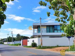 À louer et à vendre 4 chambres maison à Bang Lamung, Chonburi