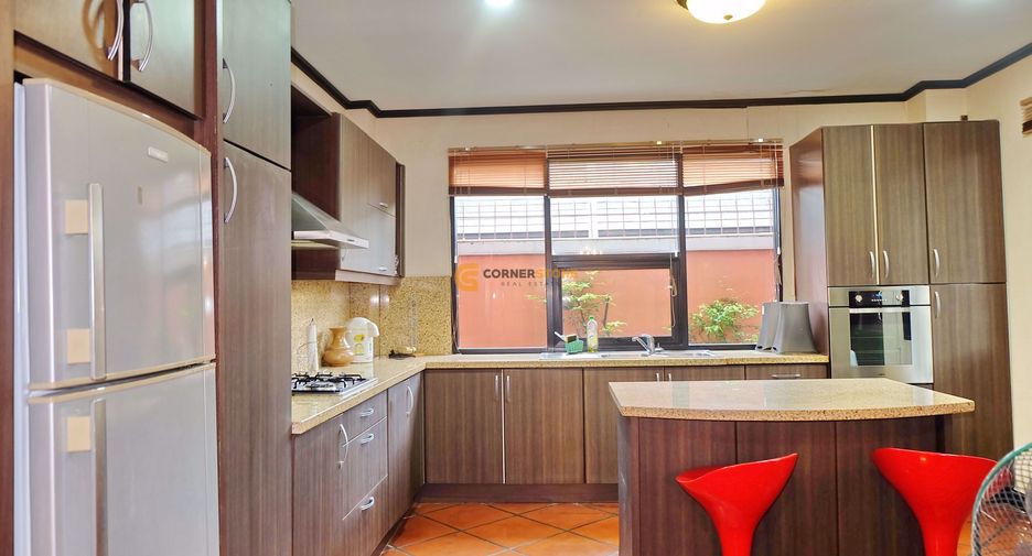 Casa en alquiler y en venta de 3 habitaciones en Bang Lamung, Chonburi