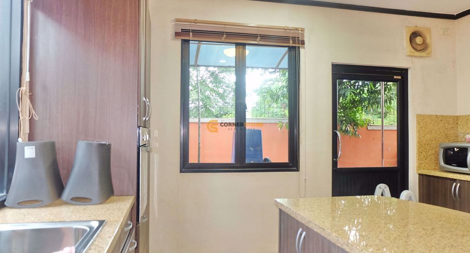 Casa en alquiler y en venta de 3 habitaciones en Bang Lamung, Chonburi