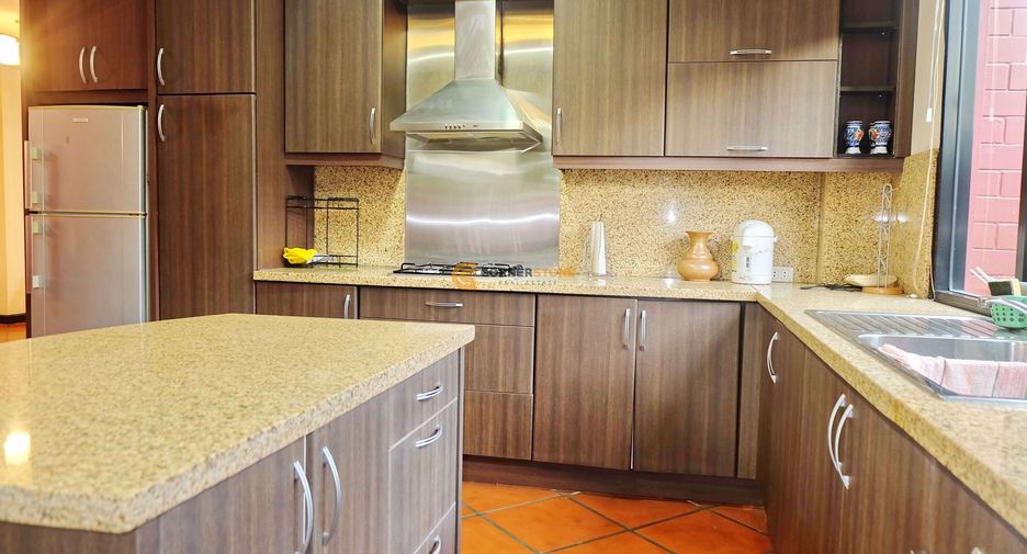 Casa en alquiler y en venta de 3 habitaciones en Bang Lamung, Chonburi