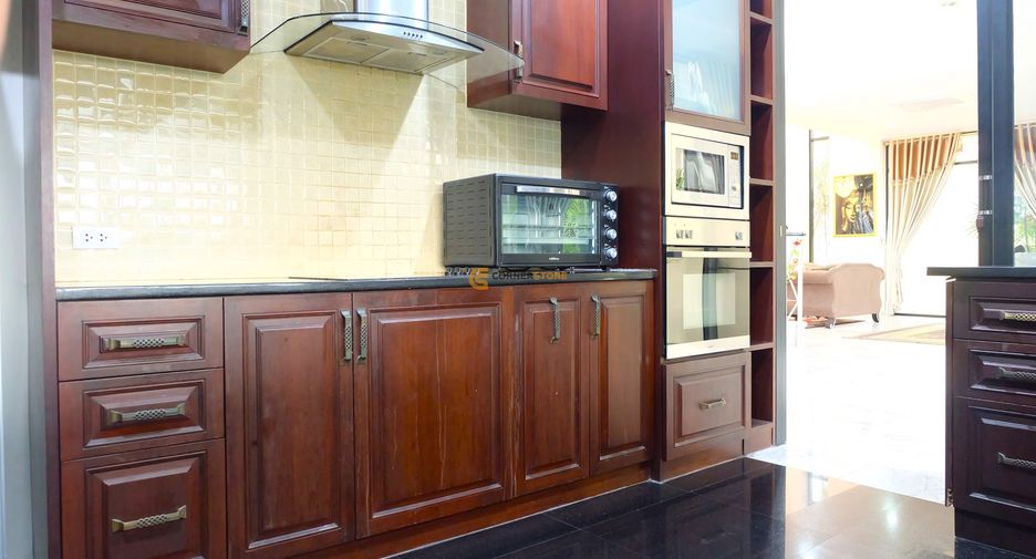 For rent and for sale 5 bedrooms house in Bang Lamung, Chonburi
