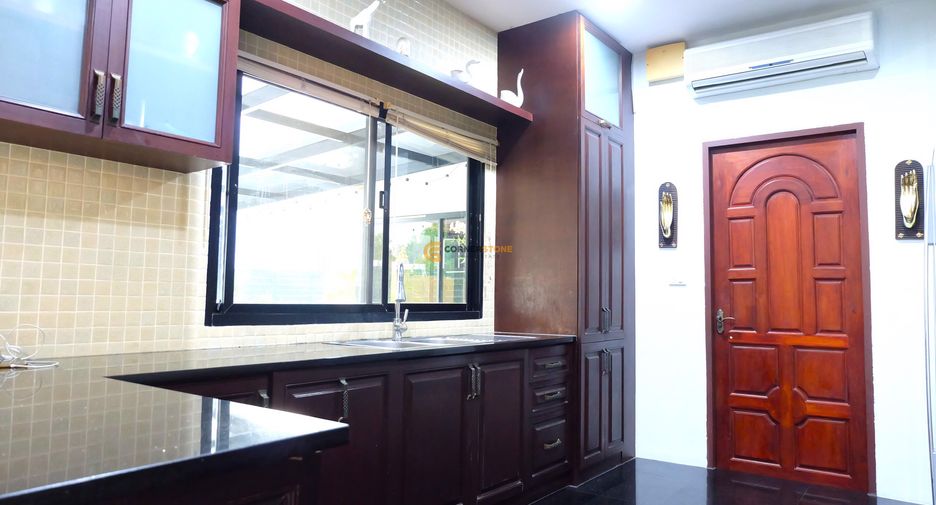 For rent and for sale 5 bedrooms house in Bang Lamung, Chonburi