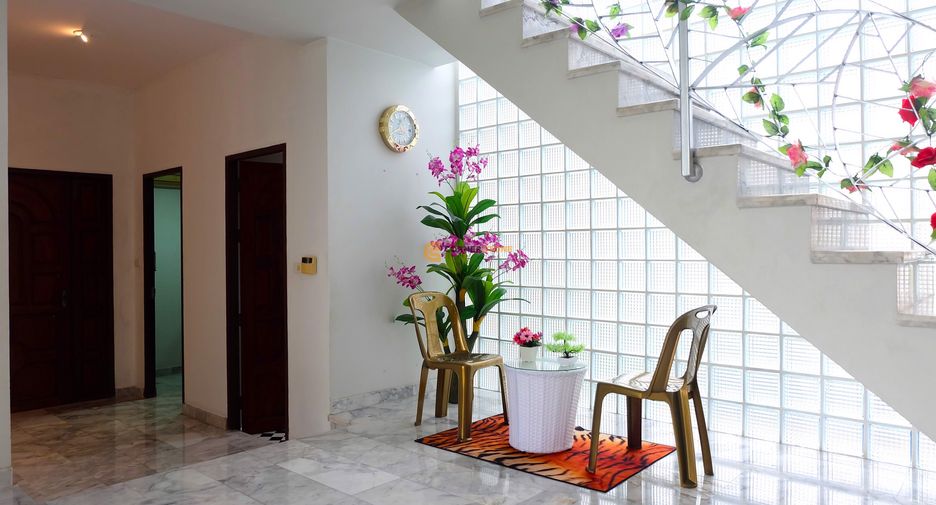 For rent and for sale 5 bedrooms house in Bang Lamung, Chonburi