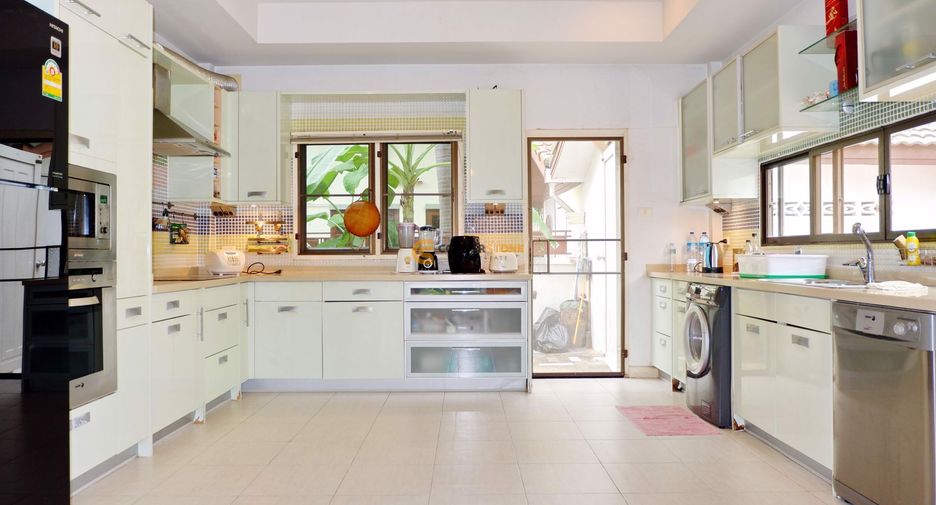 For rent and for sale 4 bedrooms house in East Pattaya, Pattaya