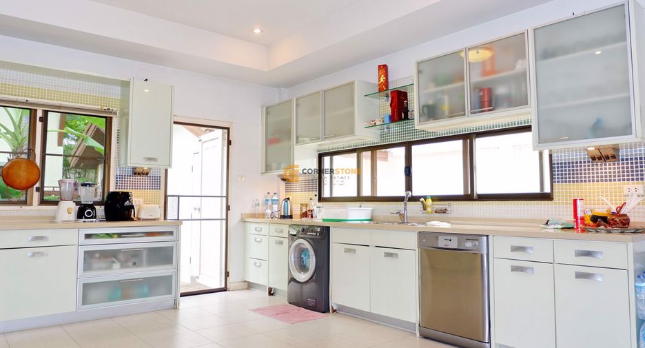 For rent and for sale 4 bedrooms house in East Pattaya, Pattaya