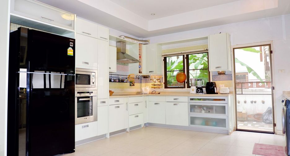 For rent and for sale 4 bedrooms house in East Pattaya, Pattaya