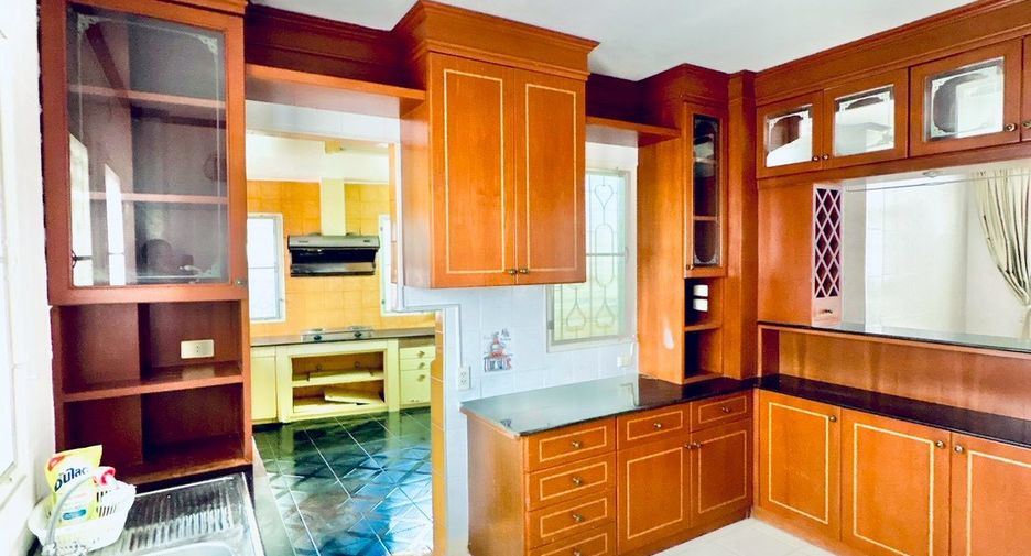 Haus zum Kauf mit 4 Zimmer in Bang Lamung, Chonburi