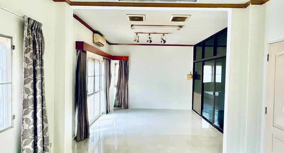 Haus zum Kauf mit 4 Zimmer in Bang Lamung, Chonburi
