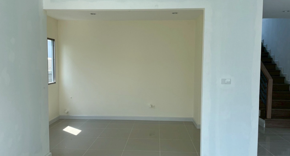 For sale 4 bedrooms house in Saphan Sung, Bangkok