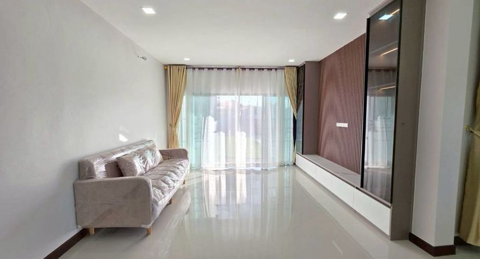 For sale 3 bedrooms house in Sattahip, Chonburi