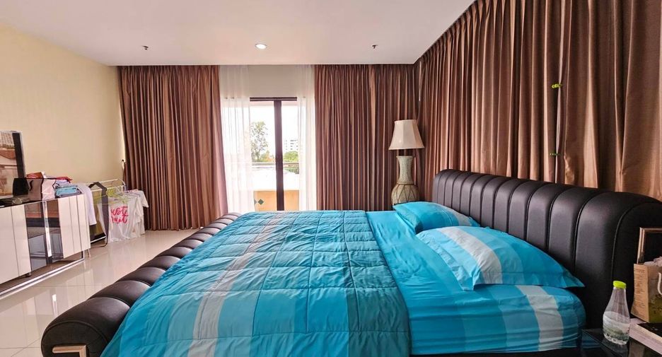 For sale 3 bedrooms condo in Pratumnak, Pattaya