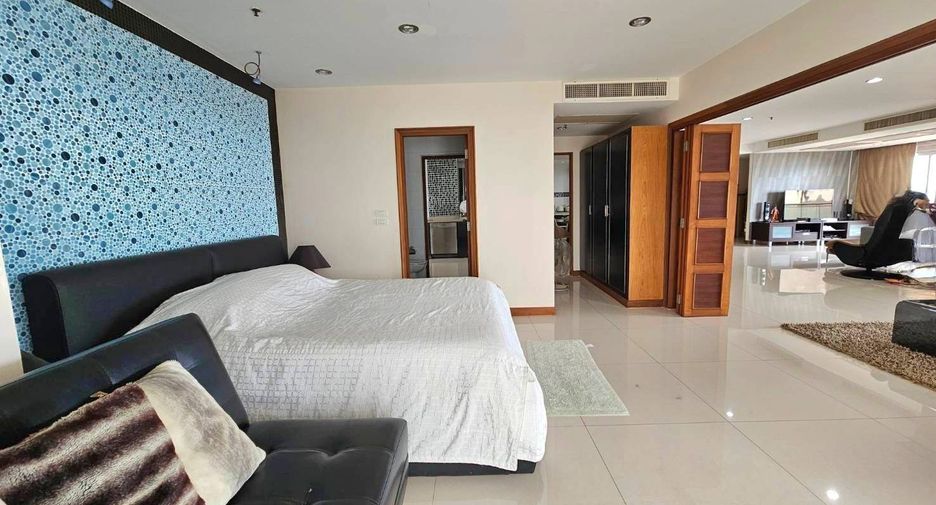 For sale 3 bedrooms condo in Pratumnak, Pattaya