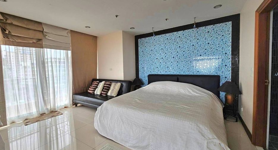 For sale 3 bedrooms condo in Pratumnak, Pattaya