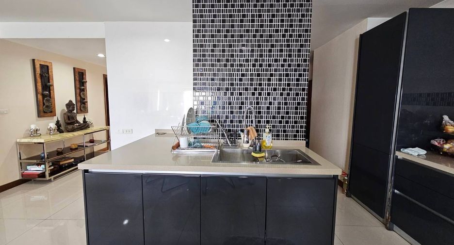 For sale 3 bedrooms condo in Pratumnak, Pattaya