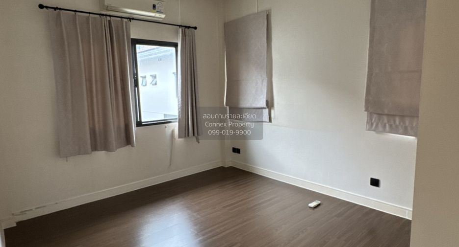 For sale 4 bedrooms house in Bang Kapi, Bangkok